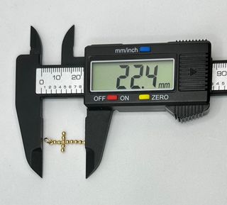 Colgante Cruz Bolas de oro de 18k, 0.56 g.