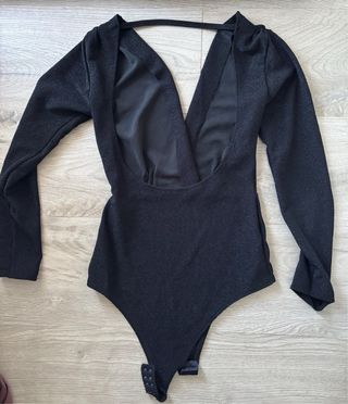 Body negro manga larga escote V