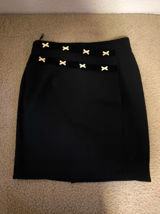 Conjunto Falda y Top Negro con Detalles Azules