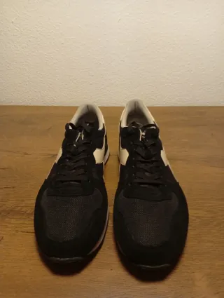 Zapatillas Diadora Negras y Blancas