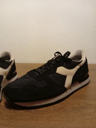 Zapatillas Diadora Negras y Blancas