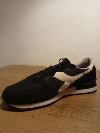 Zapatillas Diadora Negras y Blancas