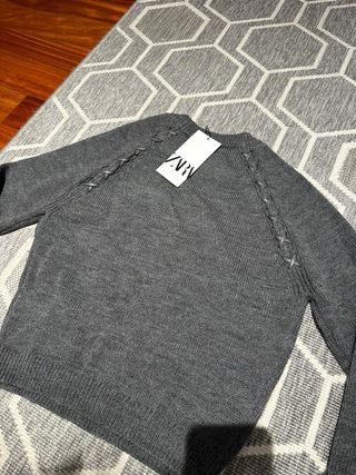Jersey Zara Gris con Detalles Trenzados