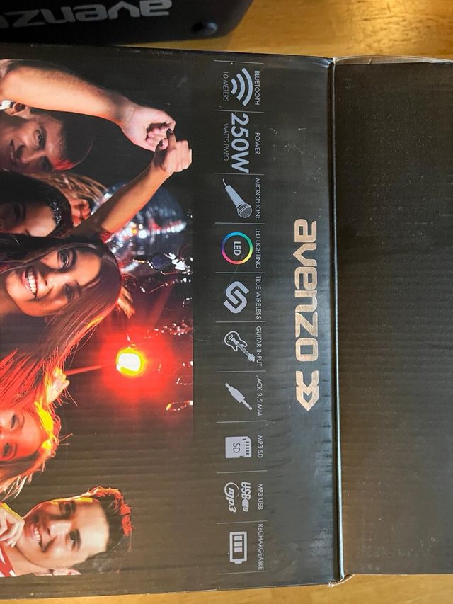 Altoparlante Bluetooth Avenzo con Microfono e Luci