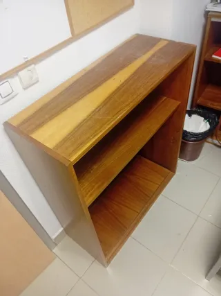 Estantería de madera marrón 90cm y 100 cm de alto,