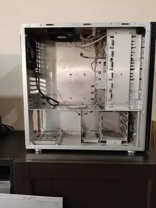 Caja PC Lian-Li. Aluminio