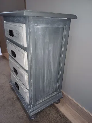 Cajonera de madera gris y blanca