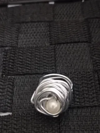 Anillo hecho a mano con perla