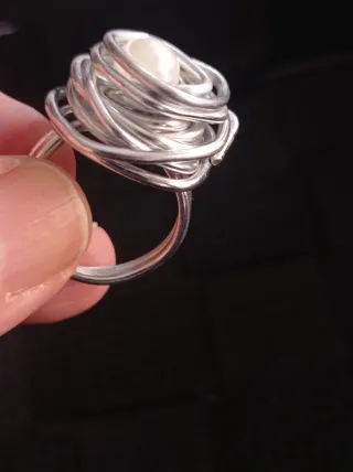 Anillo hecho a mano con perla