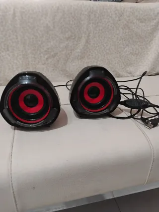 Altoparlanti per PC Neri e Rossi