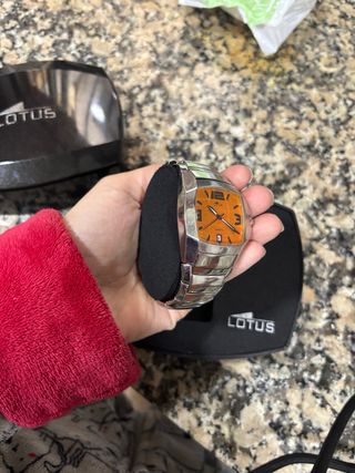 Reloj Lotus Naranja y Plateado