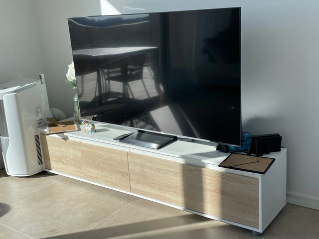Mueble TV moderno roble y blanco