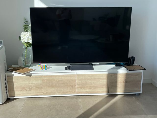 Mueble TV moderno roble y blanco