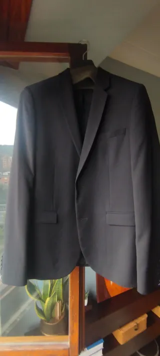 Traje negro chico MANGO