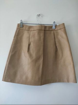 Falda corta Stradivarius