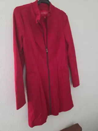 Abrigo Guess Rojo