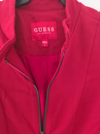 Abrigo Guess Rojo
