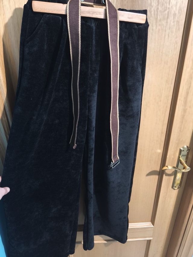 Pantalón pana negro con cinturón