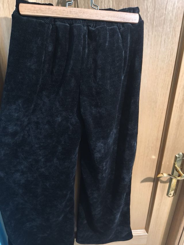 Pantalón pana negro con cinturón