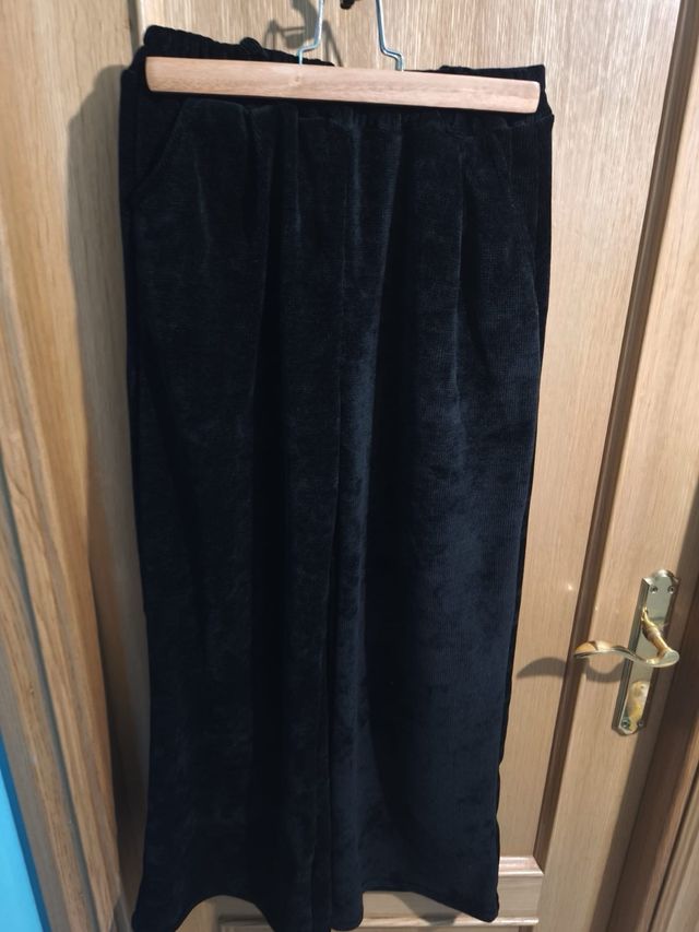 Pantalón pana negro con cinturón