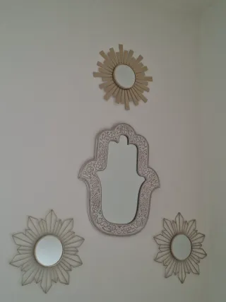 Set di 4 specchi decorativi Sole e Mano in legno