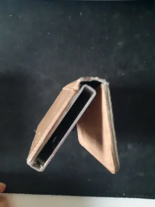 Cartera de piel marrón tarjetas