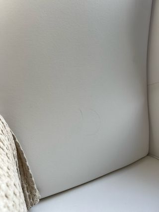 Butaca mecedora de polipiel blanca