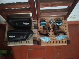 Accesorios moto: 2 maletines y 2 juegos espejos