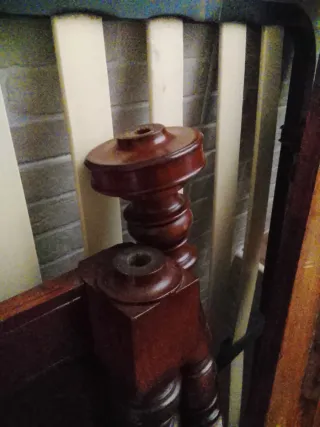 Cama antigua de matrimonio de madera