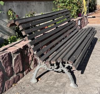 Banco de jardín de madera y metal