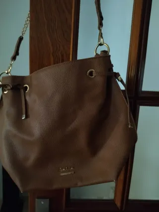 Bolso de hombro marrón