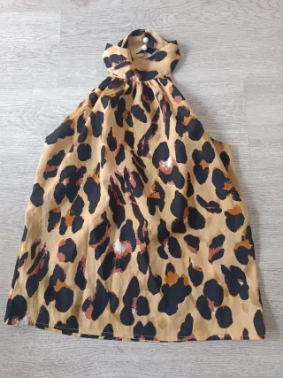 Camiseta cuello halter estampado leopardo