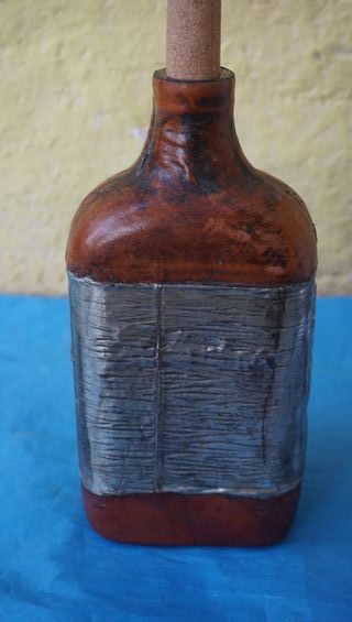 Bottiglia di whisky in pelle antica e altri modelli, guarda le foto