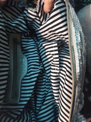 Bolso de lentejuelas gris/ plateado