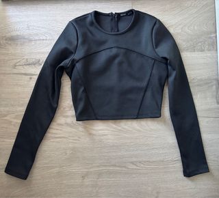 Camiseta negra manga larga crop top