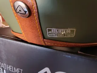 Casco de moto vintage verde