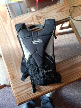 Mochila Trail Source Negra y Gris