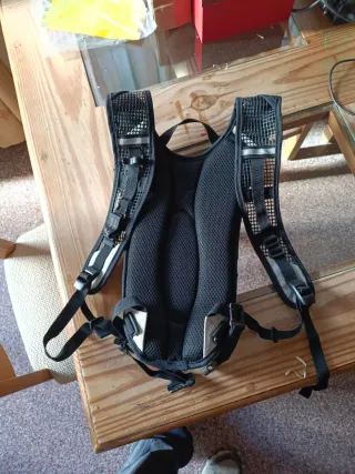 Mochila Trail Source Negra y Gris