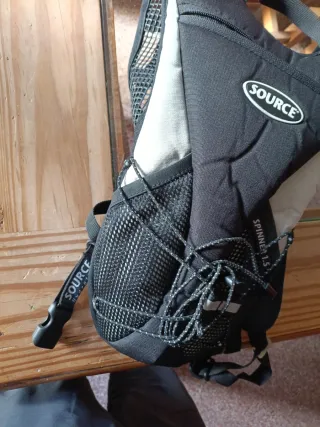 Mochila Trail Source Negra y Gris