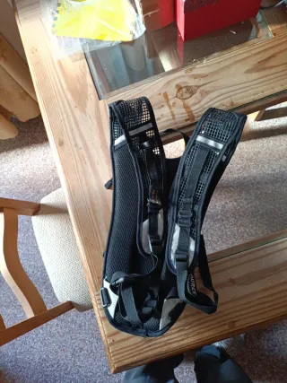 Mochila Trail Source Negra y Gris