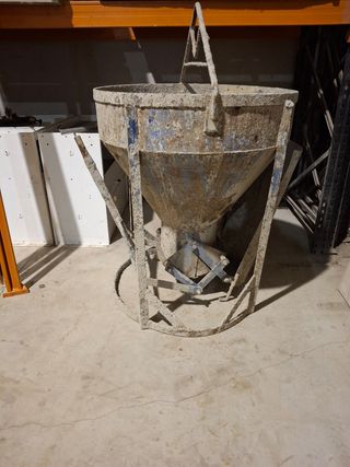 Cuba hormigonera pequeña