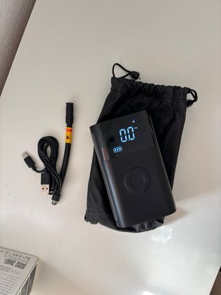 Patinete eléctrico y compresor de aire portatil