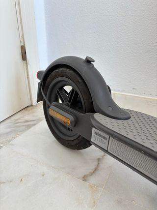 Patinete eléctrico y compresor de aire portatil