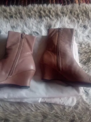 Botines de piel vintage beige