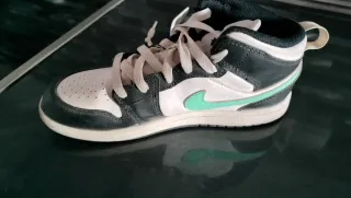 Zapatillas Jordan Mid Blanco y Verde Menta