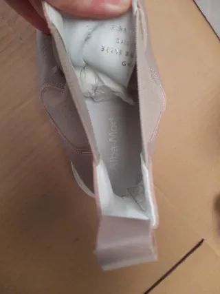 Botines de Piel Rosa con Suela Blanca