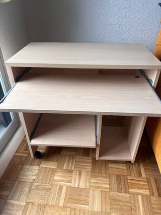 Escritorio madera con bandeja extraíble