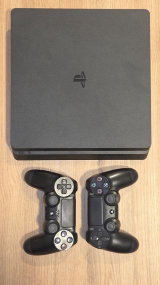 PS4 1TB con 2 mandos y 8 juegos