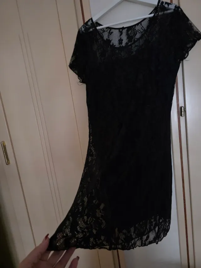 Vestido negro de encaje