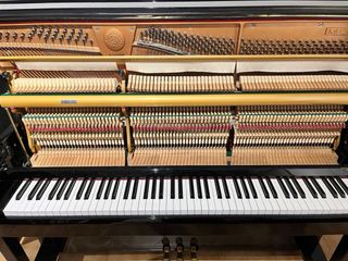 Piano Kawai Vertical Acústico